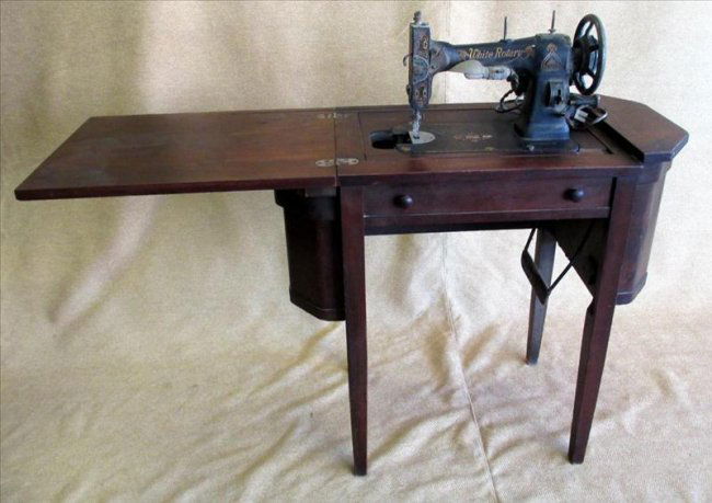 Martha Washington Sewing Cabinet w/Sewing Machine : Lot 199