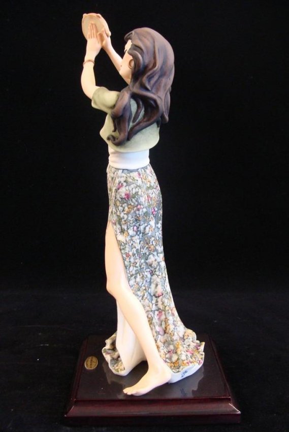 Giuseppe Armani Figurine Gypsy Dancer 417C. Depicts G Lot 563