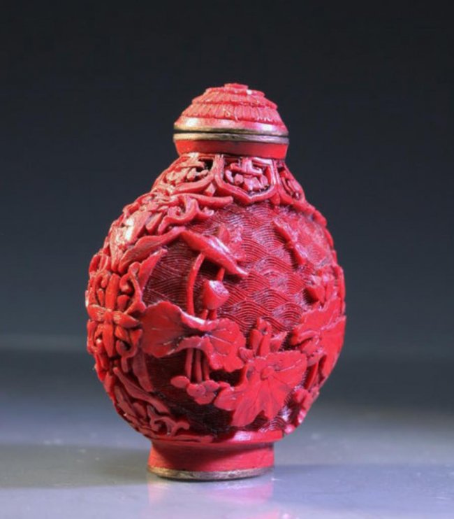 Chinese Qing Dynasty Cinnabar Snuff Bottle - Birds : Lot 69