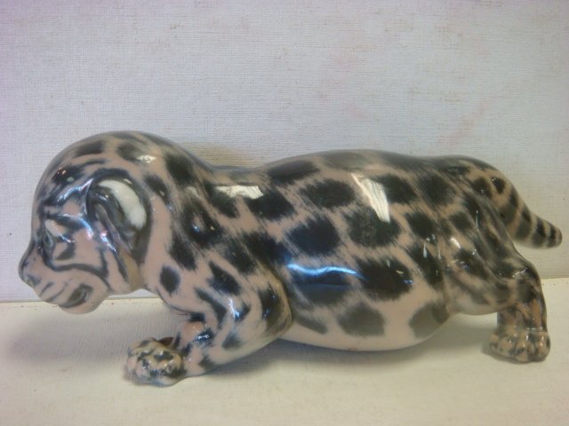 porcelain jaguar figurine