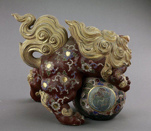 117 JAPANESE SATSUMA LARGE FU DOG Lot 117