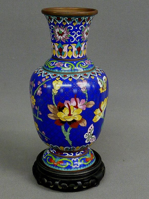 14: WONDERFUL BLUE FLORAL CLOISONNE VASE ON CARVED BASE : Lot 14