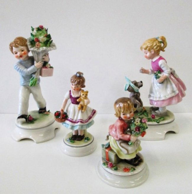 (9) GOEBEL 'LORE' FIGURINES Lot 288