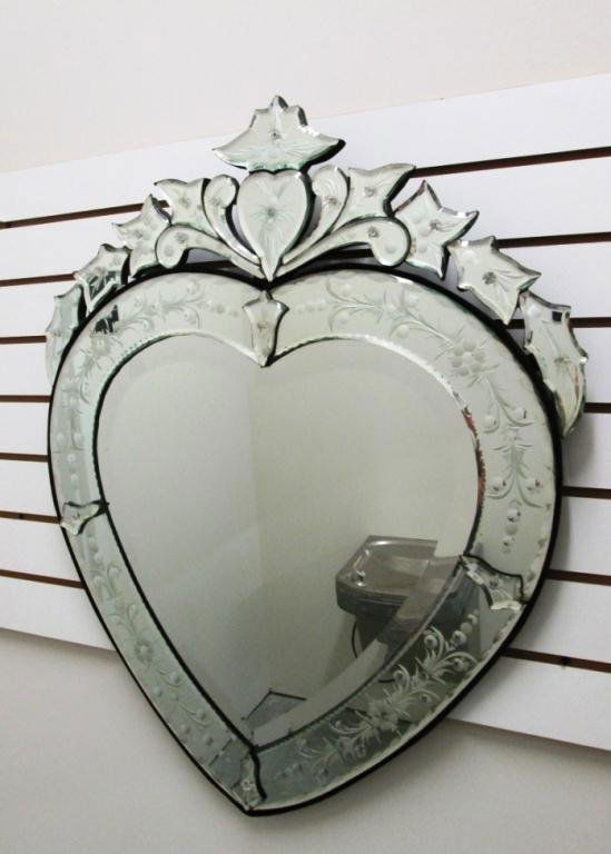 HEART SHAPED MIRROR Lot 72