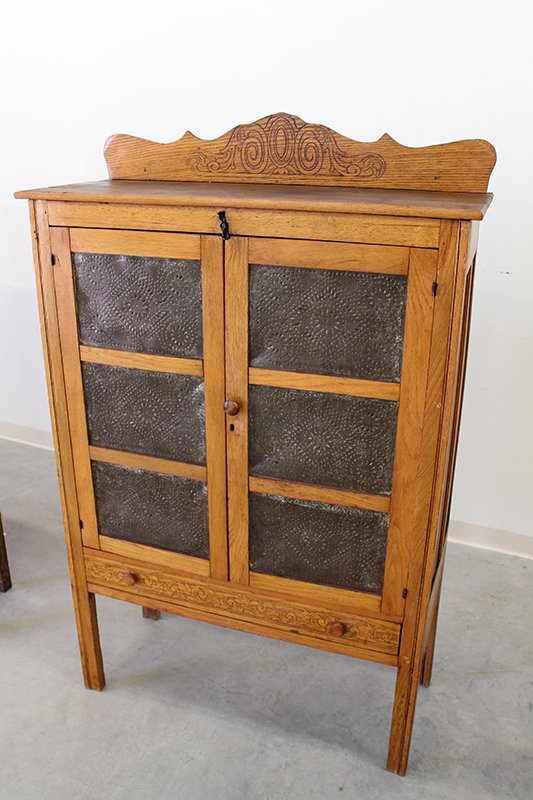 ANTIQUE OAK PIE SAFE Lot 163