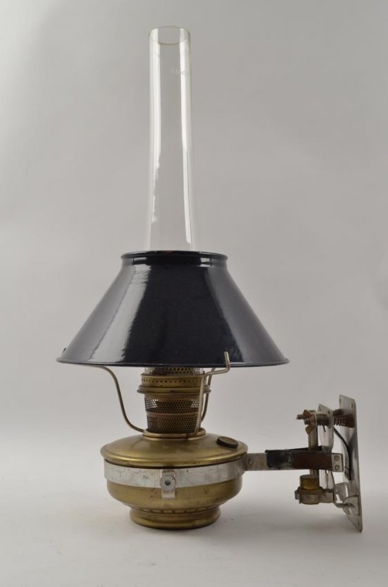 Nu-Type Model B Aladdin Lamp : Lot 84