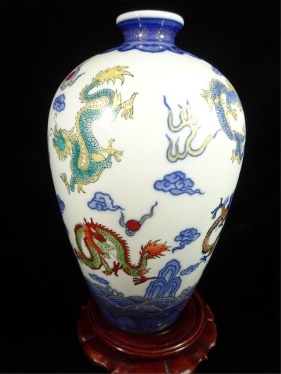BOMBAY CHINESE DRAGON VASE, MADE IN CHINA, APPROX Lot 183
