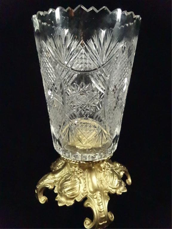 CRYSTAL URN/VASE WITH GOLD FINISH METAL BASE, APPROX Lot 12B