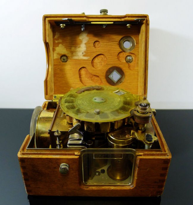 VINTAGE BENZING RACING PIGEON TIMER Lot 2A