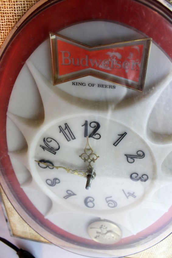 Vintage 1971 Budweiser Light Up Pendulum Clock Lot 6