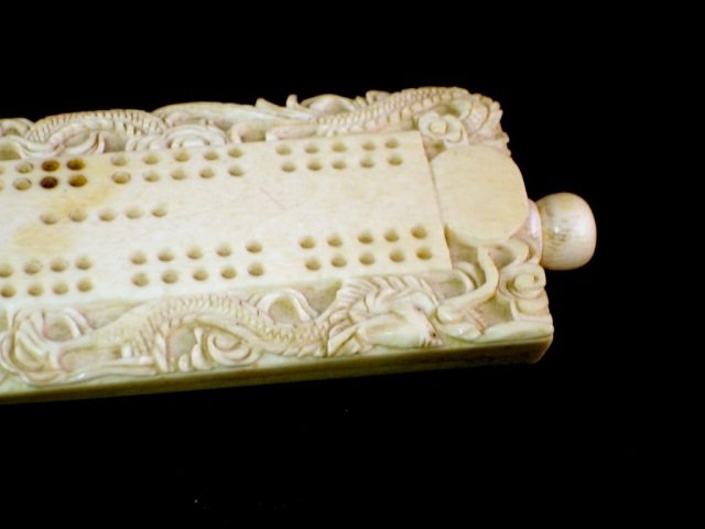 VERY FINE CHINESE IVORY CRIBBAGE BOARD: : Lot 225