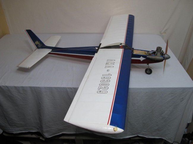 57: CARL GOLDBERG FALCON 56 MKII RC MODEL AIRPLANE & TX : Lot 57