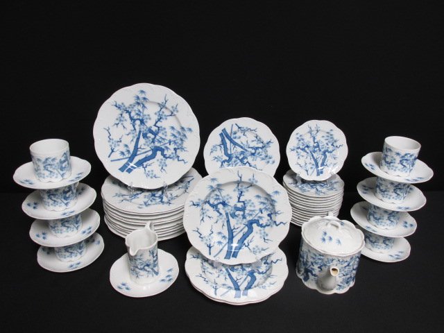 ROSENTHAL "CLASSIC ROSE" PORCELAIN DINNERWARE: 57 PCS : Lot 345