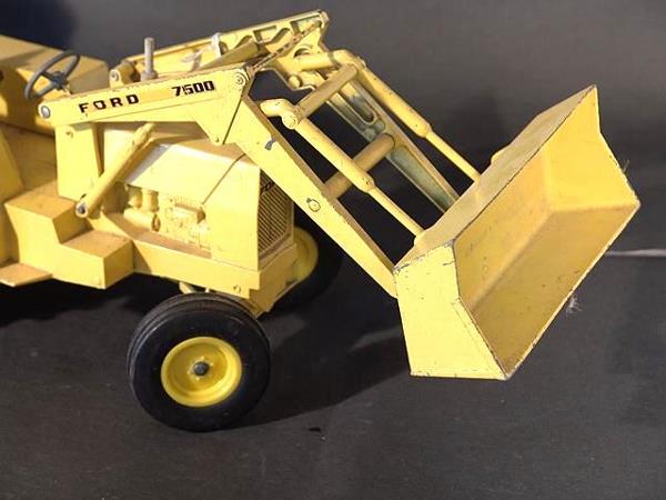 Ford 7500 backhoe toy #4