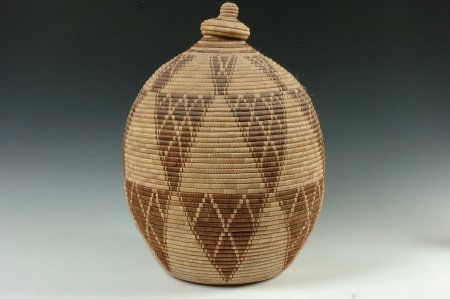 TWO LARGE WOVEN BOTSWANA AFRICAN BASKETS, ONE WITH LID : Lot 306