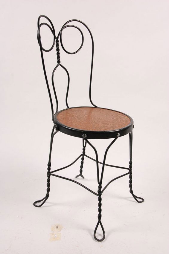 FOUR VINTAGE ICE CREAM PARLOR CHAIRS CIRCA 1920 Lot 39