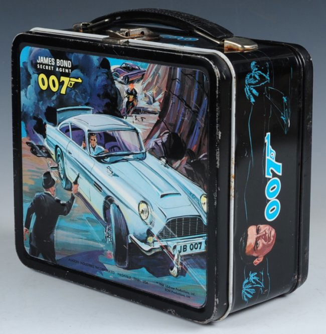 1966 JAMES BOND 007 LUNCH BOX : Lot 102