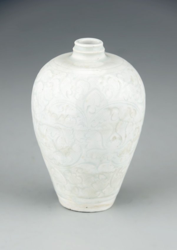 A Chinese Qingbai Meiping Porcelain Vase Lot 141