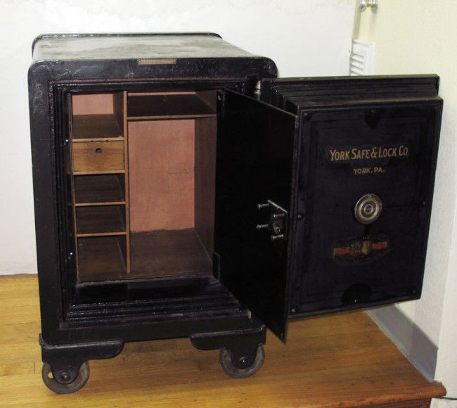 281 YORK FLOOR SAFE ON WHEELS Lot 281