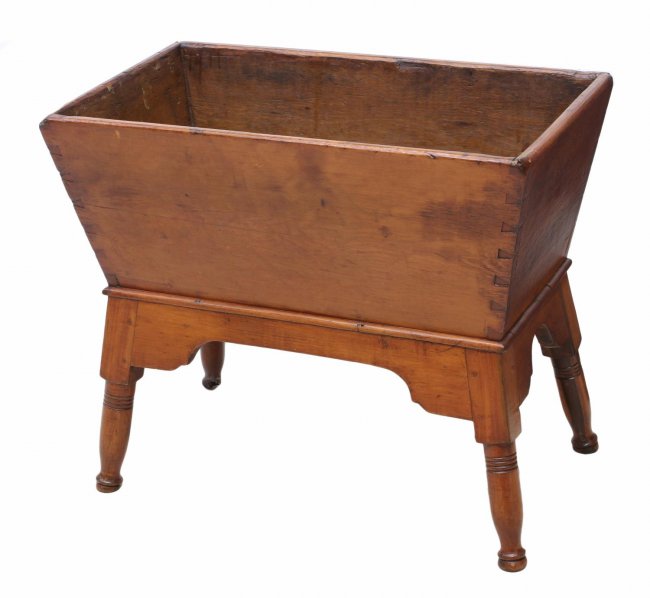 ANTIQUE CONNECTICUT DOUGH BOX TABLE Lot 129