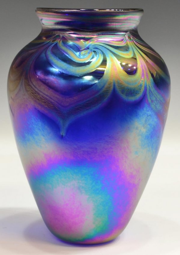 MT. SAINT HELENS ASH ART GLASS VASE, ROGER VINES : Lot 940