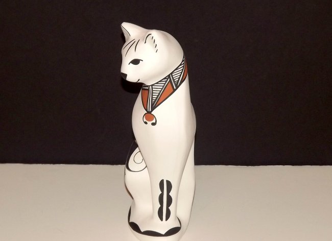 NATIVE AMERICAN ACOMA POTTERY CAT FIGURINE : Lot 409