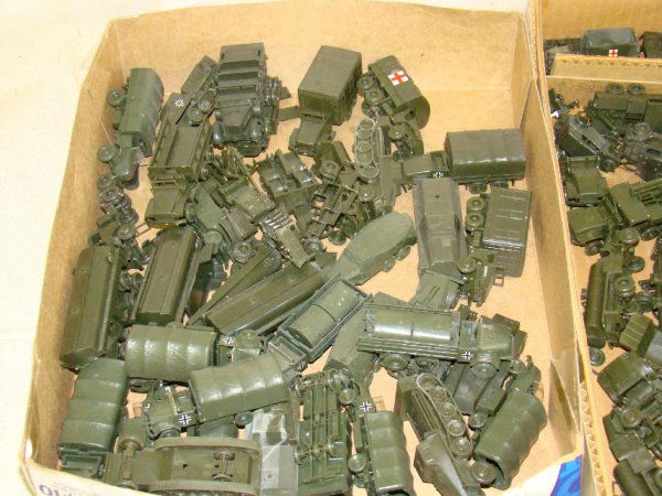 1599: (200+) Roco Ho Model Miniatures Tanks Trucks : Lot 1599