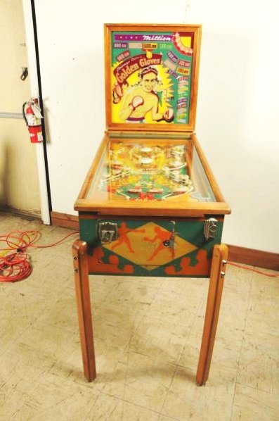 Chicago Coin Golden Glove Pinball Machine (1949). : Lot 37