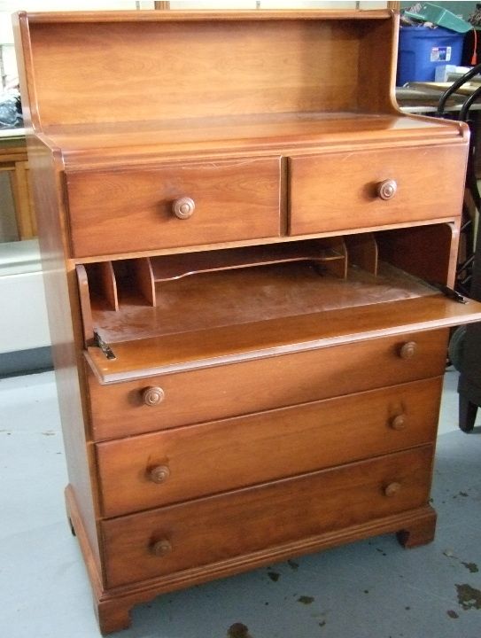 2127 Birch Dresser with Pull Out Desk Drawer, Excellen Lot 2127