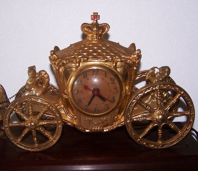 United Clock Model 640, Horse drawn carriage Lot 78