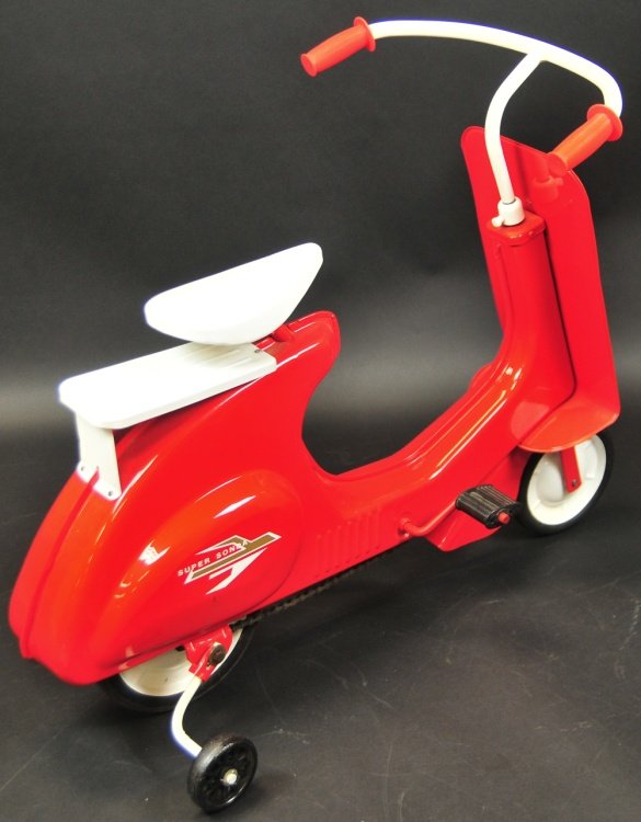 GARTON 1960'S SUPER SONDA TOY PEDAL SCOOTER : Lot 755