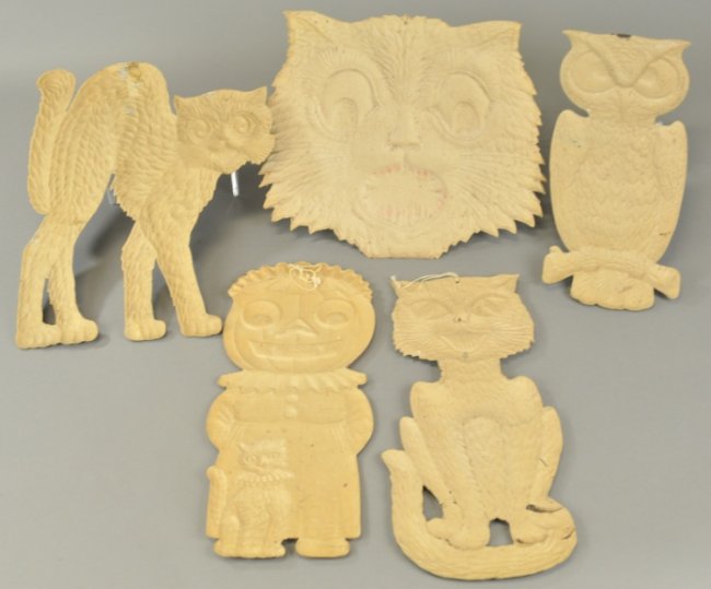 FIVE PRESSED CARDBOARD HALLOWEEN DECORATIONS Lot 1394