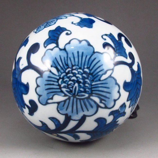 Chinese Blue And White Porcelain Ball Lot 71