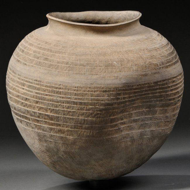 Kimhae-ware-style Storage Jar, Korea, with folded mouth : Lot 261