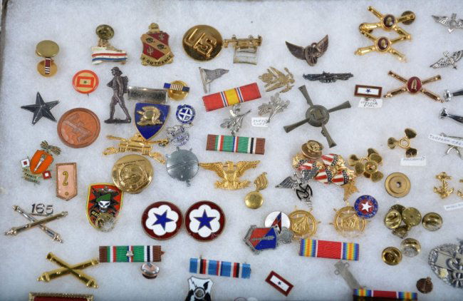 80-Vintage Military, Pins and Insignia : Lot 5