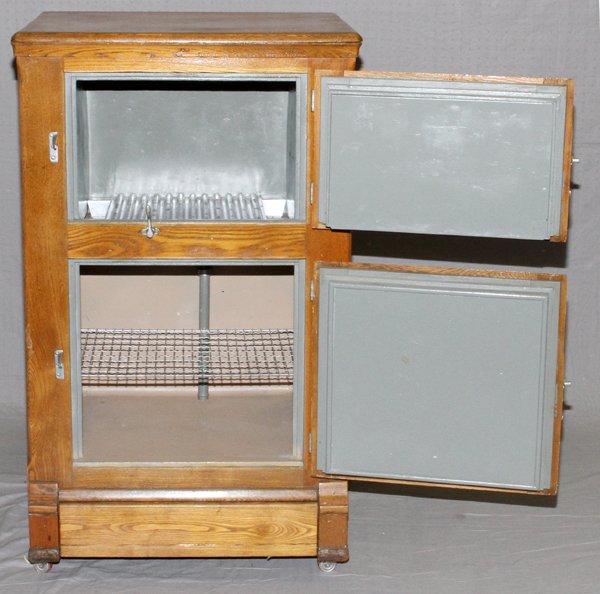 ANTIQUE OAK ICE BOX 1930 C Lot 110360