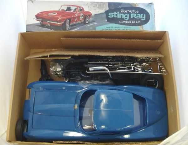 1965 CORVETTE STING RAY MONOGRAM 1/8TH SCALE MODEL KIT : Lot 114