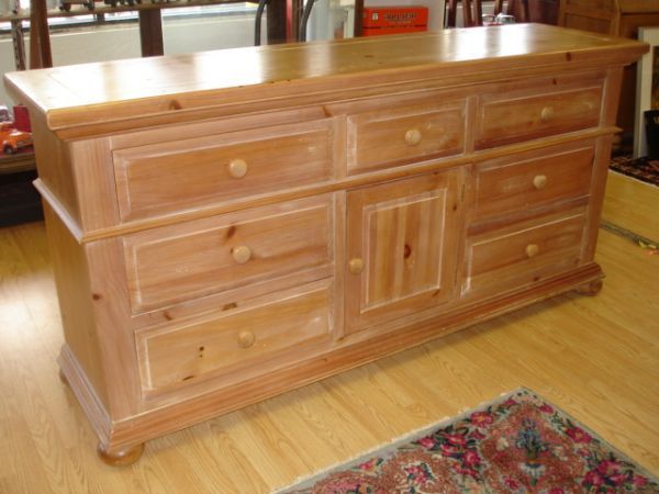 90375: BROYHILL FONTANA SOLID PINE DRESSER & MIRROR : Lot ...