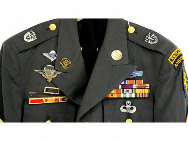 VIETNAM WAR ARMY GREEN BERET UNIFORM WITH MEDALS : Lot 86277