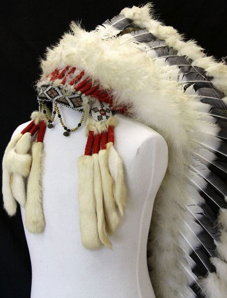 LAKOTA SIOUX CHIEF BEADED WAR BONNET : Lot 4035