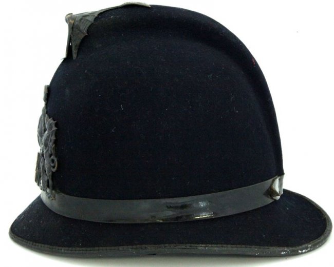 CITY OF LONDON VICTORIAN POLICE HELMET & BADGE : Lot 5223