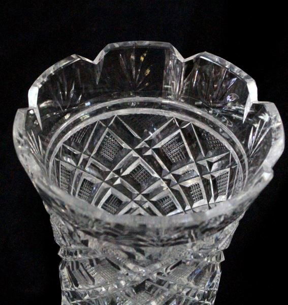 VINTAGE WATERFORD CRYSTAL GEORGIAN STRAWBERRY VASE : Lot 1308