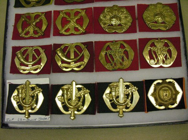 46: DUTCH ARMY BERET BADGES : Lot 46