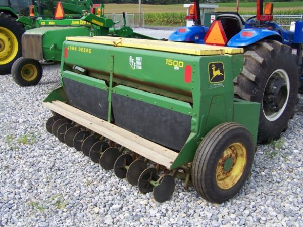 132 John Deere 1500 8 3pt Power Seeder Drill 8 Sp Lot 132 1642