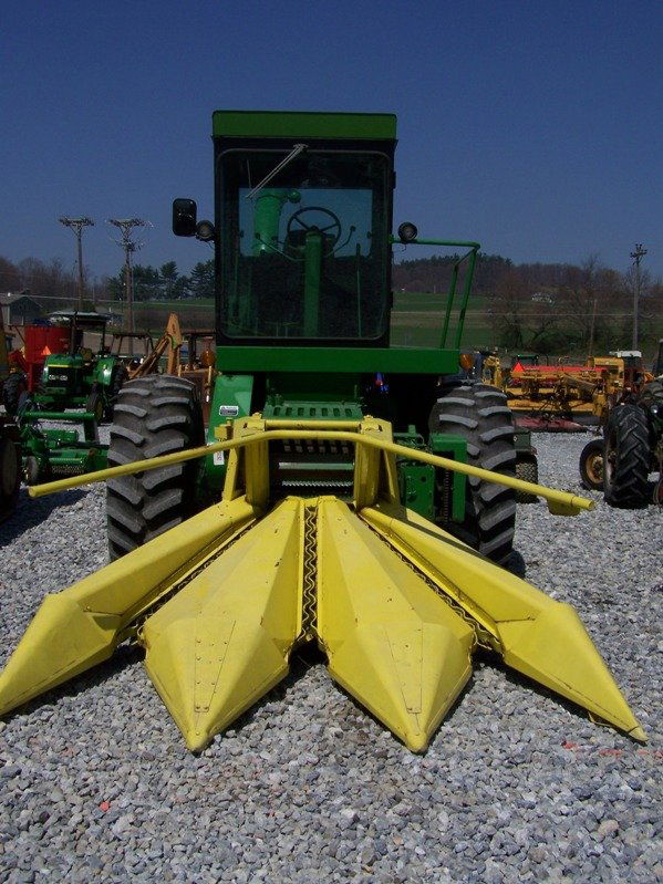 875 John Deere 5440 Self Propelled Chopper Corn Head Lot 875