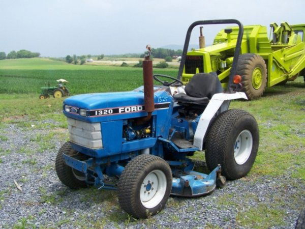 Ford 1320 4x4 tractor #7