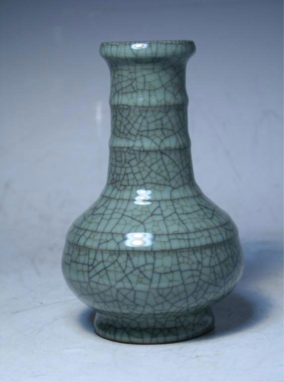 419: Chinese Guan Ware Vase Song Dynasty : Lot 419