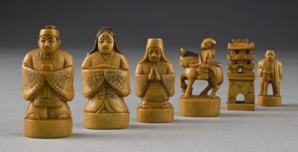 21: Japanese carved ivory chess set. (International shi : Lot 21