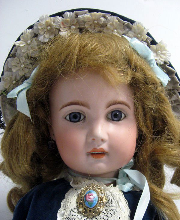 Antique doll 1907 Jumeau French Bebe doll. Marked 1907/ : Lot 197