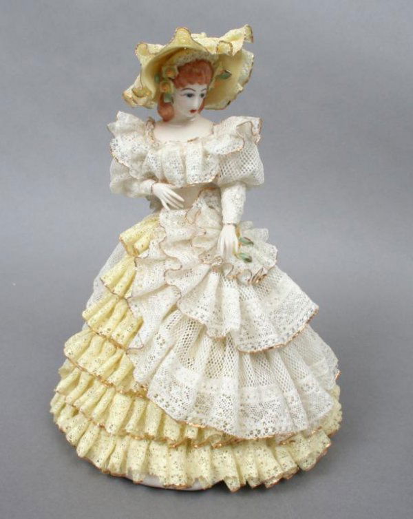 681 Two Heirlooms of Tomorrow Porcelain Lace Figures Lot 681